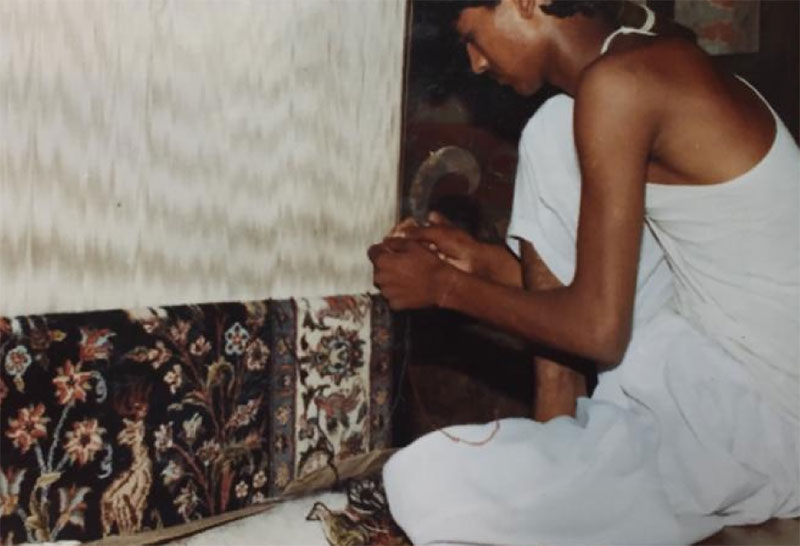 MON TAPIS D'ORIENT - vente, restauration et nettoyage de tapis sur Paris et l’Île-de-France - Mr BARNABEAU :   Restauration et conservation de tapis anciens. Réparation des franges de tapis. Réparation des lisières de tapis. Traitement des trames de tapis. Relainage de tapis. Raviement des couleurs de tapis. Traitement des mites de tapis. Dépoussiérage et dessablage de tapis. La Nettoyage artisanale à l’ancienne exclusivement à la main : lavage, nettoyage de tapis. Réfection de siège, fauteuil, canapé … Intervention sur Paris et l’Île-de-France