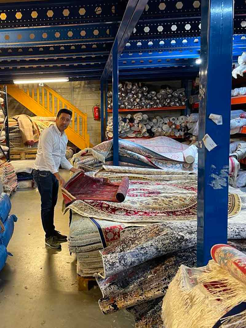 MON TAPIS D'ORIENT - vente, restauration et nettoyage de tapis sur Paris et l’Île-de-France - Mr BARNABEAU :   Restauration et conservation de tapis anciens. Réparation des franges de tapis. Réparation des lisières de tapis. Traitement des trames de tapis. Relainage de tapis. Raviement des couleurs de tapis. Traitement des mites de tapis. Dépoussiérage et dessablage de tapis. La Nettoyage artisanale à l’ancienne exclusivement à la main : lavage, nettoyage de tapis. Réfection de siège, fauteuil, canapé … Intervention sur Paris et l’Île-de-France