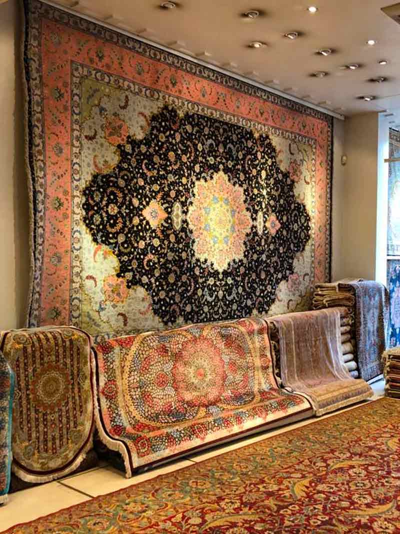 MON TAPIS D'ORIENT - vente, restauration et nettoyage de tapis sur Paris et l’Île-de-France - Mr BARNABEAU :   Restauration et conservation de tapis anciens. Réparation des franges de tapis. Réparation des lisières de tapis. Traitement des trames de tapis. Relainage de tapis. Raviement des couleurs de tapis. Traitement des mites de tapis. Dépoussiérage et dessablage de tapis. La Nettoyage artisanale à l’ancienne exclusivement à la main : lavage, nettoyage de tapis. Réfection de siège, fauteuil, canapé … Intervention sur Paris et l’Île-de-France