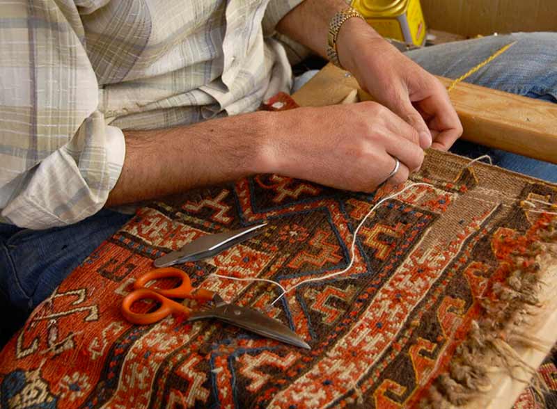 MON TAPIS D'ORIENT - vente, restauration et nettoyage de tapis sur Paris et l’Île-de-France - Mr BARNABEAU :   Restauration et conservation de tapis anciens. Réparation des franges de tapis. Réparation des lisières de tapis. Traitement des trames de tapis. Relainage de tapis. Raviement des couleurs de tapis. Traitement des mites de tapis. Dépoussiérage et dessablage de tapis. La Nettoyage artisanale à l’ancienne exclusivement à la main : lavage, nettoyage de tapis. Réfection de siège, fauteuil, canapé … Intervention sur Paris et l’Île-de-France