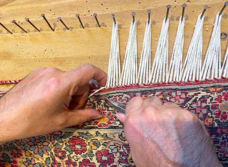 MON TAPIS D'ORIENT - vente, restauration et nettoyage de tapis sur Paris et l’Île-de-France - Mr BARNABEAU :   Restauration et conservation de tapis anciens. Réparation des franges de tapis. Réparation des lisières de tapis. Traitement des trames de tapis. Relainage de tapis. Raviement des couleurs de tapis. Traitement des mites de tapis. Dépoussiérage et dessablage de tapis. La Nettoyage artisanale à l’ancienne exclusivement à la main : lavage, nettoyage de tapis. Réfection de siège, fauteuil, canapé … Intervention sur Paris et l’Île-de-France