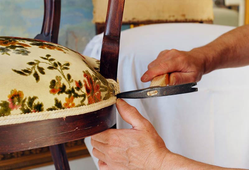 MON TAPIS D'ORIENT - vente, restauration et nettoyage de tapis sur Paris et l’Île-de-France - Mr BARNABEAU :   Restauration et conservation de tapis anciens. Réparation des franges de tapis. Réparation des lisières de tapis. Traitement des trames de tapis. Relainage de tapis. Raviement des couleurs de tapis. Traitement des mites de tapis. Dépoussiérage et dessablage de tapis. La Nettoyage artisanale à l’ancienne exclusivement à la main : lavage, nettoyage de tapis. Réfection de siège, fauteuil, canapé … Intervention sur Paris et l’Île-de-France