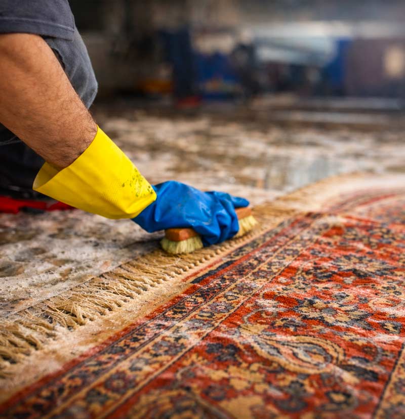 Nettoyage de Tapis - MON TAPIS D'ORIENT sur Paris et l’Île-de-France. Nettoyage artisanal de Tapis  : Dépoussiérage, déssablage, fixation des couleurs des tapis anciens, nettoyage artisanal de tapis à la main, lavage traditionnel à grande eau, soin des tapis en Soie, Nettoyage tâche d’encre, désinfection naturelle, fixateur de couleur …, séchage contrôlé, Inspection finale .  Rénovation de tapis après les dégâts des animaux, mites ...   Intervention sur Paris et l’Île-de-France