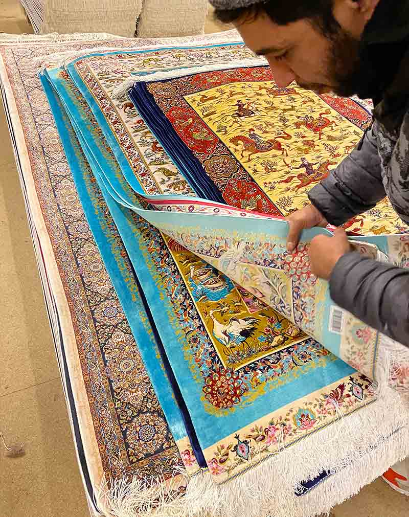 MON TAPIS D'ORIENT : Expert dans la vente, le rachat, le nettoyage, la restauration et réparation de tapis d’Orient: Paris et l’Île-de-France - vente, rachat, restauration, réparation et nettoyage de tapis sur Paris et l’Île-de-France - Mr BARNABEAU :   Restauration et conservation de tapis anciens. Réparation des franges de tapis. Réparation des lisières de tapis. Traitement des trames de tapis. Relainage de tapis. Raviement des couleurs de tapis. Traitement des mites de tapis. Dépoussiérage et dessablage de tapis. La Nettoyage artisanale à l’ancienne exclusivement à la main : lavage, nettoyage de tapis. Réfection de siège, fauteuil, canapé … Intervention sur Paris et l’Île-de-France