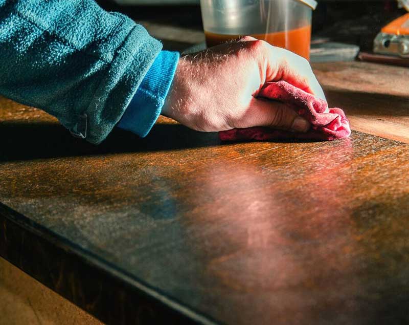 Restauration de meubles, siège, fauteuil, canapé … MON TAPIS D'ORIENT sur Paris et l’Île-de-France. Restauration de meubles : Réfection de siège, fauteuil, canapé … L’Art de la Restauration de Meubles : Restauration de boiseries et marqueteries, Réfection complète de sièges anciens, Retapisserie traditionnelle, Réparation de structures endommagées, Remplacement des ressorts et sangles, Finitions à la cire d’abeille naturelle. Réfection de siège, fauteuil, canapé … Le vernis au tampon. Marqueterie et placages. Savoir-Faire Artisanal : Sculpture & Ébénisterie, Tapisserie Traditionnelle, Finitions & Patines.  Intervention sur Paris et l’Île-de-France