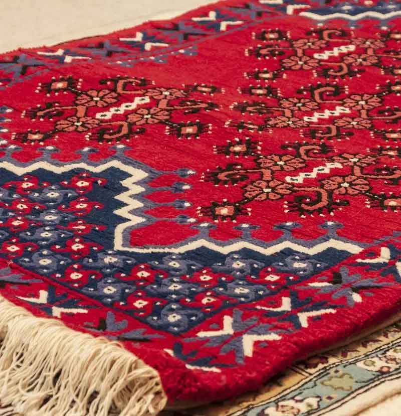 Nettoyage de Tapis - MON TAPIS D'ORIENT sur Paris et l’Île-de-France. Nettoyage artisanal de Tapis  : Dépoussiérage, déssablage, fixation des couleurs des tapis anciens, nettoyage artisanal de tapis à la main, lavage traditionnel à grande eau, soin des tapis en Soie, Nettoyage tâche d’encre, désinfection naturelle, fixateur de couleur …, séchage contrôlé, Inspection finale .  Rénovation de tapis après les dégâts des animaux, mites ...   Intervention sur Paris et l’Île-de-France