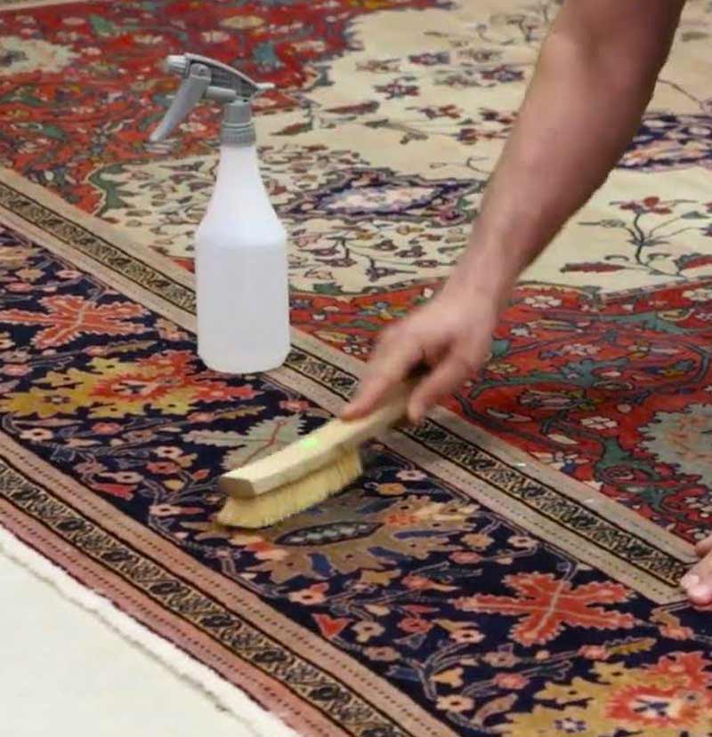 Nettoyage de Tapis - MON TAPIS D'ORIENT sur Paris et l’Île-de-France. Nettoyage artisanal de Tapis  : Dépoussiérage, déssablage, fixation des couleurs des tapis anciens, nettoyage artisanal de tapis à la main, lavage traditionnel à grande eau, soin des tapis en Soie, Nettoyage tâche d’encre, désinfection naturelle, fixateur de couleur …, séchage contrôlé, Inspection finale .  Rénovation de tapis après les dégâts des animaux, mites ...   Intervention sur Paris et l’Île-de-France