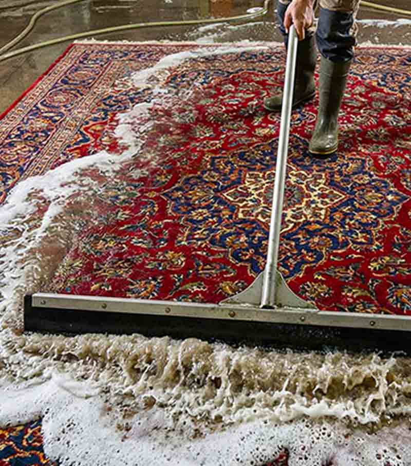 Nettoyage de Tapis - MON TAPIS D'ORIENT sur Paris et l’Île-de-France. Nettoyage artisanal de Tapis  : Dépoussiérage, déssablage, fixation des couleurs des tapis anciens, nettoyage artisanal de tapis à la main, lavage traditionnel à grande eau, soin des tapis en Soie, Nettoyage tâche d’encre, désinfection naturelle, fixateur de couleur …, séchage contrôlé, Inspection finale .  Rénovation de tapis après les dégâts des animaux, mites ...   Intervention sur Paris et l’Île-de-France