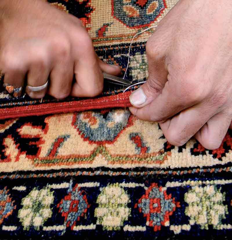 Restauration réparation de tapis  - MON TAPIS D'ORIENT sur Paris et l’Île-de-France. L’excellence d’un savoir-faire unique : Réparation des zones usées et trouées, Restauration des couleurs avec teintures naturelles, Renforcement de la structure, Reprise des motifs endommagés du tapis, Reconstitution des franges et lisières, Consolidation des zones fragilisées. Le renouage : la précision du geste, nœud par nœud. Lisières et franges :préserver l’intégrité du tapis.   Intervention sur Paris et l’Île-de-France