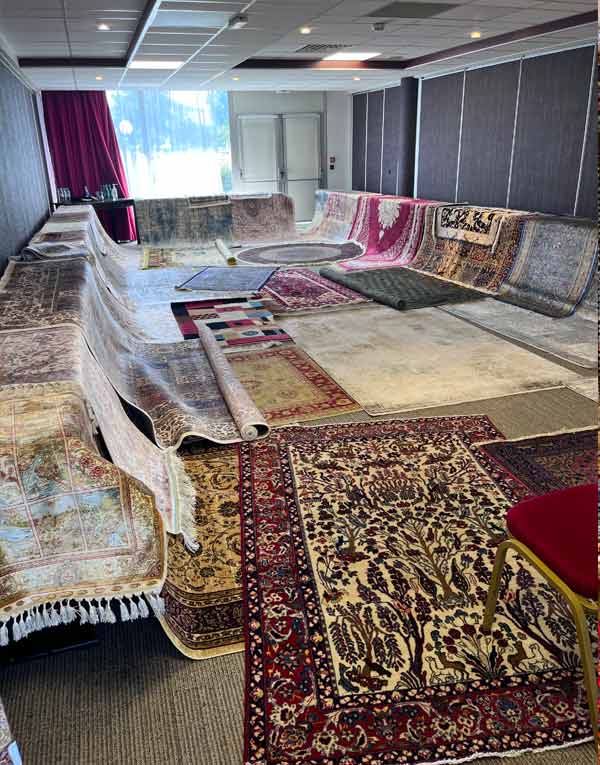 MON TAPIS D'ORIENT : Expert dans la vente, le rachat, le nettoyage, la restauration et réparation de tapis d’Orient: Paris et l’Île-de-France - vente, rachat, restauration, réparation et nettoyage de tapis sur Paris et l’Île-de-France - Mr BARNABEAU :   Restauration et conservation de tapis anciens. Réparation des franges de tapis. Réparation des lisières de tapis. Traitement des trames de tapis. Relainage de tapis. Raviement des couleurs de tapis. Traitement des mites de tapis. Dépoussiérage et dessablage de tapis. La Nettoyage artisanale à l’ancienne exclusivement à la main : lavage, nettoyage de tapis. Réfection de siège, fauteuil, canapé … Intervention sur Paris et l’Île-de-France